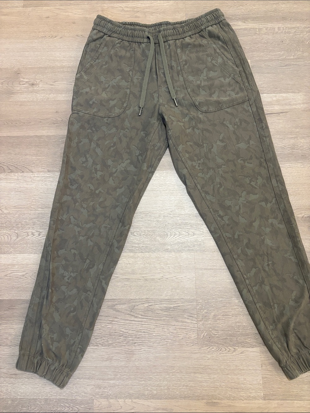 Athleta Olive Green Camo Jogger Sweatpants